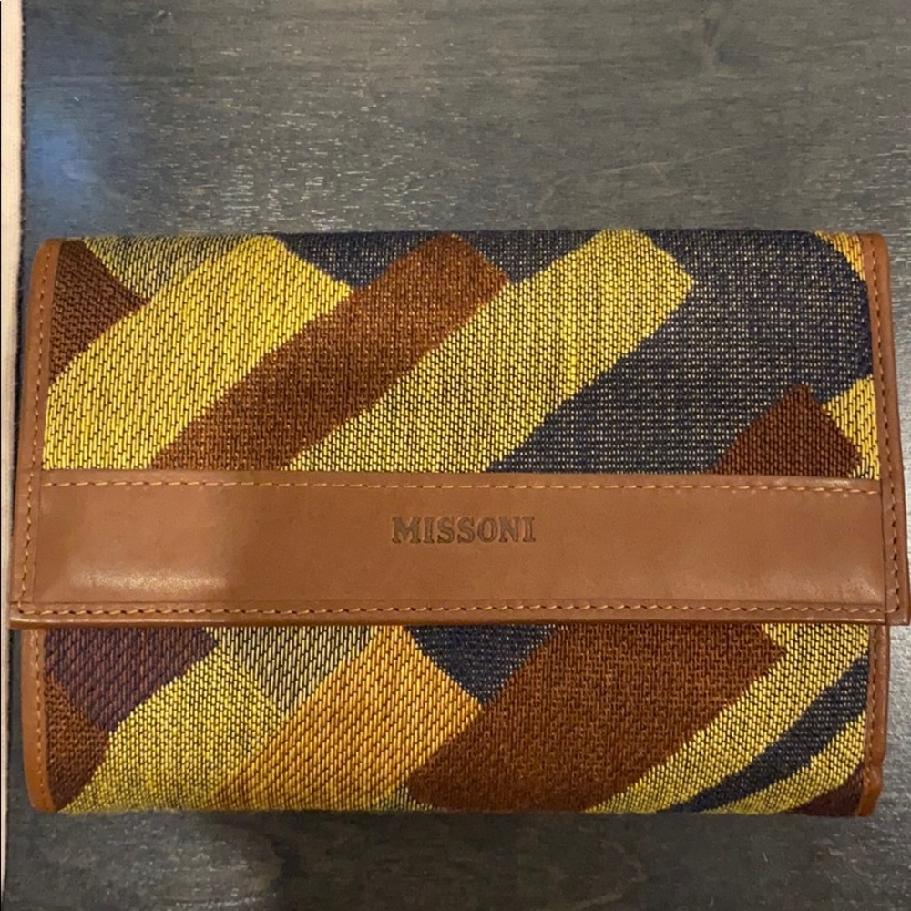 🤎MISSONI wallet. Authentic, used lightly!